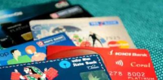 ਬੈਂਕ ਗਾਹਕਾਂ ਨੂੰ ਪਹਿਲੀ ਅਗਸਤ ਤੋਂ ਲੱਗੇਗਾ ਝਟਕਾ! ਪੈਸੇ ਕਢਵਾਉਣ ਦੇ ਬਦਲੇ ਨਿਯਮ, ਡੈਬਿਟ-ਕ੍ਰੈਡਿਟ ਕਾਰਡ ਪੈਣਗੇ ਮਹਿੰਗੇ