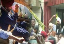 ਖਟਕੜ ਕਲਾਂ ਪਹੁੰਚੇ ਨਵਜੋਤ ਸਿੱਧੂ ਦਾ ਕਿਸਾਨਾਂ ਨੇ ਕੀਤਾ ਜ਼ਬਰਦਸਤ ਵਿਰੋਧ, ਬੈਰੀਕੇਡ ਤੋੜ ਕੇ ਮੁੱਖ ਮਾਰਗ ‘ਤੇ ਲਾਇਆ ਧਰਨਾ