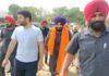 ਕਿਸਾਨਾਂ ਨੂੰ ਚਕਮਾ ਦੇ ਕੇ ਵਿਧਾਇਕ ਭੁੱਲਰ ਦੇ ਪਿੰਡ ਮਖਮੂਦਪੁਰਾ ਪੁੱਜੇ ਨਵਜੋਤ ਸਿੱਧੂ