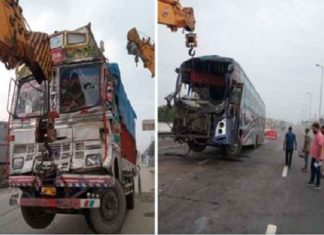 ਜਲੰਧਰ ਤੋਂ ਦਿੱਲੀ ਜਾ ਰਹੀ ਬੱਸ ਖੜ੍ਹੇ ਟਰੱਕ ਨਾਲ ਟਕਰਾਈ, ਕਲੀਨਰ ਦੀ ਮੌਤ, ਡਰਾਈਵਰ ਗੰਭੀਰ ਜ਼ਖਮੀ