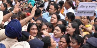 ਭਾਜਪਾ ਦਾ ਦਫ਼ਤਰ ਘੇਰਨ ਜਾ ਰਹੀਆਂ ਆਮ ਆਦਮੀ ਪਾਰਟੀ ਦੀਆਂ ਮਹਿਲਾ ਵਰਕਰਾਂ ‘ਤੇ ਲਾਠੀਚਾਰਜ, ਅਨਮੋਲ ਗਗਨ ਸਣੇ ਕਈ ਆਗੂ ਜ਼ਖਮੀ, ਹਸਪਤਾਲ ਦਾਖਲ