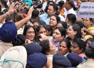 ਭਾਜਪਾ ਦਾ ਦਫ਼ਤਰ ਘੇਰਨ ਜਾ ਰਹੀਆਂ ਆਮ ਆਦਮੀ ਪਾਰਟੀ ਦੀਆਂ ਮਹਿਲਾ ਵਰਕਰਾਂ ‘ਤੇ ਲਾਠੀਚਾਰਜ, ਅਨਮੋਲ ਗਗਨ ਸਣੇ ਕਈ ਆਗੂ ਜ਼ਖਮੀ, ਹਸਪਤਾਲ ਦਾਖਲ