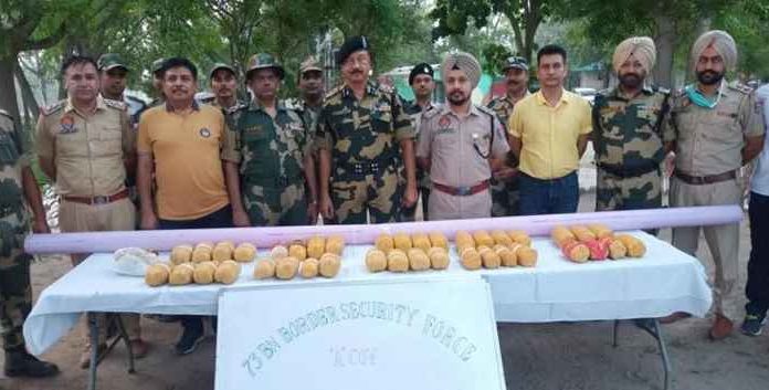 ਭਾਰਤ-ਪਾਕਿ ਬਾਰਡਰ ਤੋਂ BSF ਨੇ ਫੜੀ 40 ਕਿੱਲੋ ਹੈਰੋਇਨ ਤੇ ਅਫੀਮ, ਫਾਇਰਿੰਗ ਤੋਂ ਬਾਅਦ ਭੱਜੇ ਸਮੱਗਲਰ