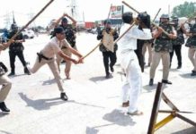 SDM ਨੇ ਕਿਹਾ ਸੀ, ”ਜੇ ਕੋਈ ਕਿਸਾਨ ਨੇੜੇ ਆਉਂਦਾ ਹੈ ਤਾਂ ਉਸ ਦਾ ਸਿਰ ਪਾੜ ਦਿੱਤਾ ਜਾਵੇ”, ਪੁਲਿਸ ਨੇ ਫਿਰ ਚਲਾਈਆਂ ਵਹਿਸ਼ੀਆਨਾ ਢੰਗ ਨਾਲ ਲਾਠੀਆਂ