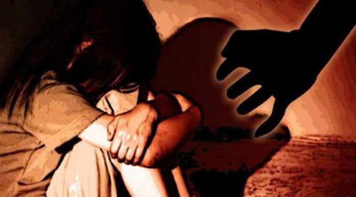 ਹਥਿਆਰ ਦੀ ਨੋਕ ‘ਤੇ ਆਸ਼ਕੀ : ਨਾਬਾਲਿਗ ਕੁੜੀ ਨੂੰ ਪ੍ਰੇਮਿਕਾ ਦੱਸ ਕੇ ਸਿਰਫਿਰੇ ਆਸ਼ਿਕ ਨੇ ਪਰਿਵਾਰ ਨੂੰ ਪੂਰੀ ਰਾਤ ਕੀਤਾ ਪ੍ਰੇਸ਼ਾਨ