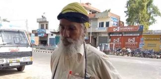 ਛਿੱਤਰਾਂ ਦਾ ਹਾਰ ਪਾ ਕੇ ਮਨਾਇਆ ਅਜ਼ਾਦੀ ਦਿਹਾੜਾ, ਕਿਹਾ- ਕਿਸੇ ਨੇ ਮੈਨੂੰ ਵਾਤਾਵਰਨ ਬਚਾਉਣ ਲਈ ਪੌਦੇ ਨਹੀਂ ਦਿੱਤੇ, MLA ਦੇ ਗਲ਼ ਵਿੱਚ ਵੀ ਪਾਵਾਂਗਾ ਇਹੀ ਹਾਰ