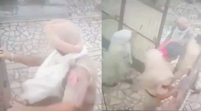 ਮੁਕਤਸਰ ‘ਚ ਪੁਲਿਸ ਦਾ ਕਾਰਨਾਮਾ : ਬਿਨਾਂ ਸਰਚ ਵਾਰੰਟ ਦੇ ਘਰ ਦਾ ਗੇਟ ਟੱਪ ਕੇ ਅੰਦਰ ਵੜੇ ਮੁਲਾਜ਼ਮ, ਘਰ ‘ਚ ਇਕੱਲੀਆਂ ਸਨ ਔਰਤਾਂ, ਵੀਡੀਓ ਵਾਇਰਲ