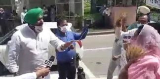 ਸੰਸਦ ਦੇ ਬਾਹਰ ਖੇਤੀ ਬਿੱਲਾਂ ‘ਤੇ ਹਰਸਿਮਰਤ ਬਾਦਲ ਅਤੇ ਰਵਨੀਤ ਬਿੱਟੂ ਵਿਚਾਲੇ ਤਿੱਖੀ ਬਹਿਸ