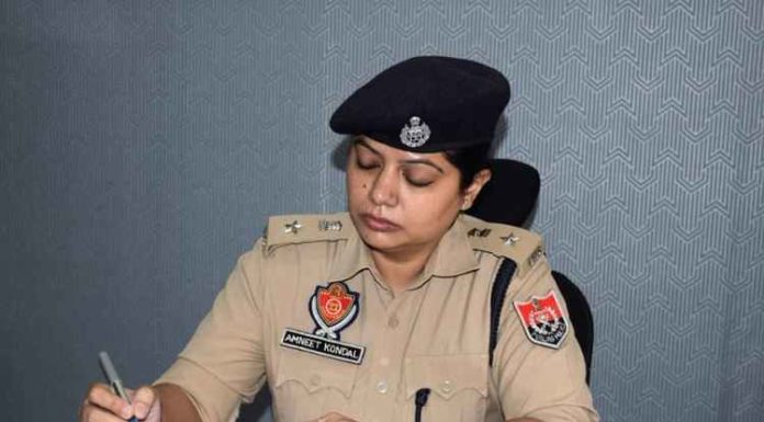 ਹੁਣ ਪੁਲਿਸ ਮਹਿਕਮੇ ‘ਚ ਨਹੀਂ ਚੱਲੇਗਾ Hair Style, ਮਹਿਲਾ ਪੁਲਿਸ ਮੁਲਾਜ਼ਮਾਂ ਲਈ ਹੁਸ਼ਿਆਰਪੁਰ ਦੀ SSP ਦਾ ਫਰਮਾਨ- ‘ਸਿੰਪਲ ਹੇਅਰ ਸਟਾਈਲ ਬਣਾ ਕੇ ਆਓ, ਨਹੀਂ ਤਾਂ ਹੋਵੇਗੀ ਕਾਰਵਾਈ