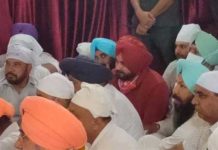 ਜਲੰਧਰ : ਸੂਬਾ ਕਾਂਗਰਸ ਪ੍ਰਧਾਨ ਬਣਨ ਤੋਂ ਬਾਅਦ ਅੱਜ ਪਹਿਲੀ ਵਾਰ ਡੇਰਾ ਸੱਚਖੰਡ ਬੱਲਾਂ ਵਿਖੇ ਨਤਮਸਤਕ ਹੋਏ ਨਵਜੋਤ ਸਿੱਧੂ