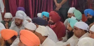 ਜਲੰਧਰ : ਸੂਬਾ ਕਾਂਗਰਸ ਪ੍ਰਧਾਨ ਬਣਨ ਤੋਂ ਬਾਅਦ ਅੱਜ ਪਹਿਲੀ ਵਾਰ ਡੇਰਾ ਸੱਚਖੰਡ ਬੱਲਾਂ ਵਿਖੇ ਨਤਮਸਤਕ ਹੋਏ ਨਵਜੋਤ ਸਿੱਧੂ