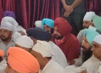 ਜਲੰਧਰ : ਸੂਬਾ ਕਾਂਗਰਸ ਪ੍ਰਧਾਨ ਬਣਨ ਤੋਂ ਬਾਅਦ ਅੱਜ ਪਹਿਲੀ ਵਾਰ ਡੇਰਾ ਸੱਚਖੰਡ ਬੱਲਾਂ ਵਿਖੇ ਨਤਮਸਤਕ ਹੋਏ ਨਵਜੋਤ ਸਿੱਧੂ