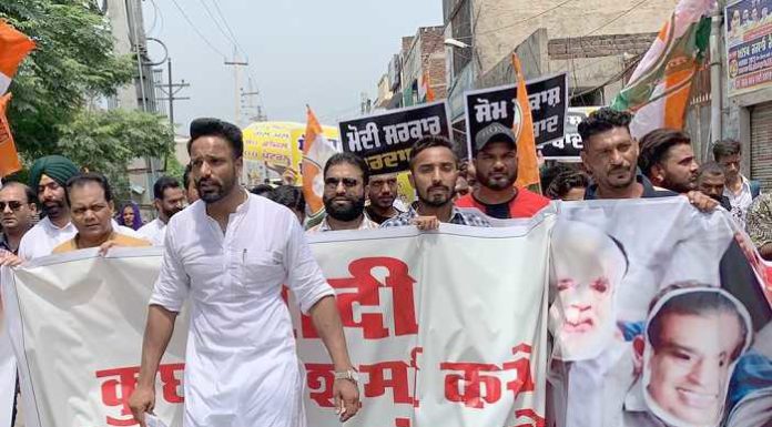 ਹਰਜੀ ਮਾਨ ਦੀ ਅਗਵਾਈ ਵਿੱਚ ਯੂਥ ਕਾਂਗਰਸੀਆ ਨੇ ਕੇਂਦਰੀ ਮੰਤਰੀ ਸੋਮ ਪ੍ਰਕਾਸ਼ ਦਾ ਘਰ ਘੇਰਿਆ