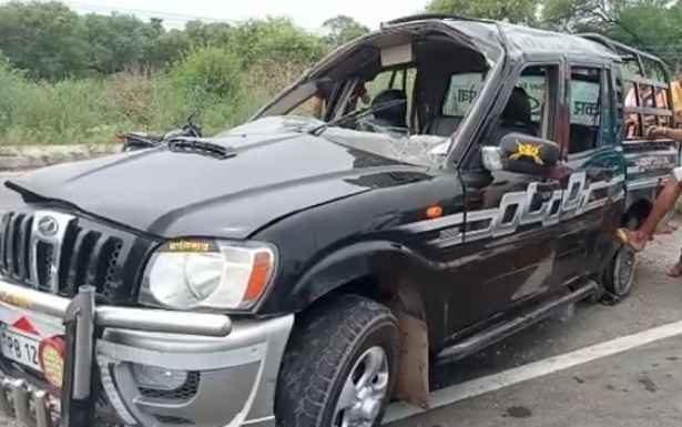 ਟਾਇਰ ਫਟਣ ਨਾਲ ਪਲਟੀ ਸਕਾਰਪੀਓ, ਭਿਆਨਕ ਸੜਕ ਹਾਦਸੇ ‘ਚ 2 ਔਰਤਾਂ ਸਣੇ 3 ਦੀ ਮੌਤ, 6 ਗੰਭੀਰ ਜ਼ਖਮੀ