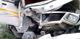 ਅੰਮ੍ਰਿਤਸਰ : ਸਕੂਲ ਵੈਨ ਤੇ ਕਾਰ ਦੀ ਭਿਆਨਕ ਟੱਕਰ ‘ਚ ਲੜਕੇ-ਲੜਕੀ ਦੀ ਮੌਤ