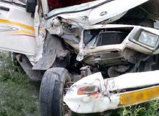 ਅੰਮ੍ਰਿਤਸਰ : ਸਕੂਲ ਵੈਨ ਤੇ ਕਾਰ ਦੀ ਭਿਆਨਕ ਟੱਕਰ ‘ਚ ਲੜਕੇ-ਲੜਕੀ ਦੀ ਮੌਤ