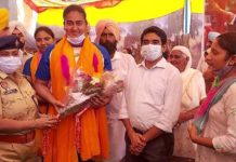 ਓਲੰਪਿਕ ‘ਚ ਸ਼ਾਨਦਾਰ ਪ੍ਰਦਰਸ਼ਨ ਕਰਨ ਤੋਂ ਬਾਅਦ ਪਿੰਡ ਪਰਤਣ ‘ਤੇ ਕਮਲਪ੍ਰੀਤ ਕੌਰ ਦਾ ਨਿੱਘਾ ਸਵਾਗਤ, ਵੇਖੋ ਤਸਵੀਰਾਂ