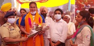 ਓਲੰਪਿਕ ‘ਚ ਸ਼ਾਨਦਾਰ ਪ੍ਰਦਰਸ਼ਨ ਕਰਨ ਤੋਂ ਬਾਅਦ ਪਿੰਡ ਪਰਤਣ ‘ਤੇ ਕਮਲਪ੍ਰੀਤ ਕੌਰ ਦਾ ਨਿੱਘਾ ਸਵਾਗਤ, ਵੇਖੋ ਤਸਵੀਰਾਂ