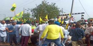 ਪੰਜਾਬ-ਹਰਿਆਣਾ ਦੇ ਕਿਸਾਨਾਂ ਨੇ 55 ਥਾਵਾਂ ‘ਤੇ ਰੋਕੀਆਂ ਰੇਲ ਗੱਡੀਆਂ, 100 ਤੋਂ ਵੱਧ ਟਰੇਨਾਂ ਹੋਣਗੀਆਂ ਪ੍ਰਭਾਵਿਤ