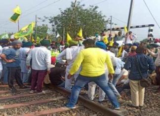 ਪੰਜਾਬ-ਹਰਿਆਣਾ ਦੇ ਕਿਸਾਨਾਂ ਨੇ 55 ਥਾਵਾਂ ‘ਤੇ ਰੋਕੀਆਂ ਰੇਲ ਗੱਡੀਆਂ, 100 ਤੋਂ ਵੱਧ ਟਰੇਨਾਂ ਹੋਣਗੀਆਂ ਪ੍ਰਭਾਵਿਤ