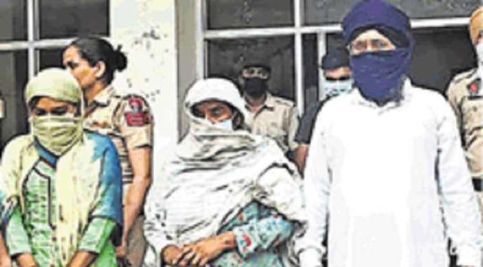 ਬੇਟੀ ਨੂੰ ਮਿਲਣ ਆਏ ਮੁੰਡੇ ਨੂੰ ਫਸਾਉਣ ਲਈ ਗ੍ਰੰਥੀ ਨੇ ਖੁਦ ਹੀ ਬੇਅਦਬੀ ਕਰਵਾ ਕੇ ਗੁਰਦੁਆਰੇ ਤੋਂ ਕੀਤੀ ਅਨਾਊਂਸਮੈਂਟ