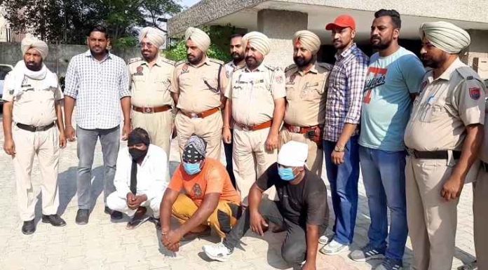 ਨੌਜਵਾਨ ਨੂੰ ਕੁੱਟਣ ਤੇ ਬੰਬੀਹਾ ਗਰੁੱਪ ਦਾ ਮੈਂਬਰ ਦੱਸਣ ਦੇ ਮਾਮਲੇ ‘ਚ ਨਸ਼ੀਲੇ ਪਦਾਰਥਾਂ ਸਣੇ 4 ਗ੍ਰਿਫ਼ਤਾਰ