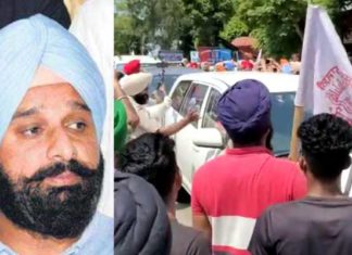 Breaking : ਸ਼੍ਰੀ ਹਰਗੋਬਿੰਦਪੁਰ ‘ਚ ਅਕਾਲੀ ਲੀਡਰ ਬਿਕਰਮ ਮਜੀਠੀਆ ਨੂੰ ਕਿਸਾਨਾਂ ਨੇ ਵਿਖਾਈਆਂ ਕਾਲੀਆਂ ਝੰਡੀਆਂ, ਨਾਅਰੇਬਾਜੀ