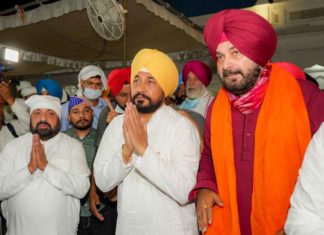 ਸੱਚਖੰਡ ਸ੍ਰੀ ਹਰਿਮੰਦਰ ਸਾਹਿਬ ਤੇ ਦੁਰਗਿਆਣਾ ਮੰਦਰ ‘ਚ ਨਤਮਸਤਕ ਹੋਏ CM ਚਰਨਜੀਤ ਸਿੰਘ ਚੰਨੀ