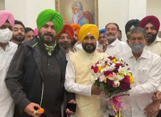 ਮੁੱਖ ਮੰਤਰੀ ਵਜੋਂ ਪਹਿਲੀ ਵਾਰ ਪੱਤਰਕਾਰਾਂ ਦੇ ਰੂਬਰੂ ਹੋਏ ਚੰਨੀ, ਭਾਵੁਕ ਹੁੰਦਿਆਂ ਕਿਹਾ- ਜਿਥੇ ਮੈਂ ਪੈਦਾ ਹੋਇਆ, ਉਥੇ ਛੱਤ ਵੀ ਨਹੀਂ ਸੀ