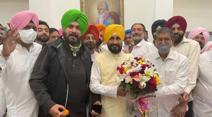 ਮੁੱਖ ਮੰਤਰੀ ਵਜੋਂ ਪਹਿਲੀ ਵਾਰ ਪੱਤਰਕਾਰਾਂ ਦੇ ਰੂਬਰੂ ਹੋਏ ਚੰਨੀ, ਭਾਵੁਕ ਹੁੰਦਿਆਂ ਕਿਹਾ- ਜਿਥੇ ਮੈਂ ਪੈਦਾ ਹੋਇਆ, ਉਥੇ ਛੱਤ ਵੀ ਨਹੀਂ ਸੀ