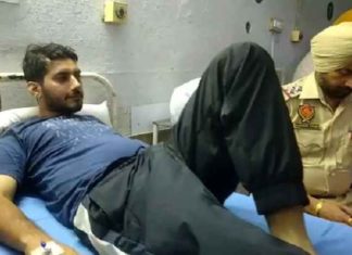 ਮੋਗਾ : ਨਾਕੇ ‘ਤੇ ਖੜ੍ਹੇ ਪੁਲਿਸ ਮੁਲਾਜ਼ਮ ‘ਤੇ 2 ਮੋਟਰਸਾਈਕਲ ਸਵਾਰਾਂ ਨੇ ਚਲਾਈਆਂ ਗੋਲੀਆਂ, ਗ੍ਰਿਫ਼ਤਾਰ