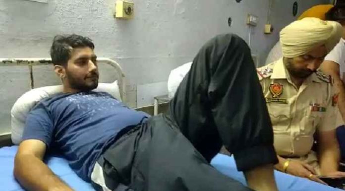 ਮੋਗਾ : ਨਾਕੇ ‘ਤੇ ਖੜ੍ਹੇ ਪੁਲਿਸ ਮੁਲਾਜ਼ਮ ‘ਤੇ 2 ਮੋਟਰਸਾਈਕਲ ਸਵਾਰਾਂ ਨੇ ਚਲਾਈਆਂ ਗੋਲੀਆਂ, ਗ੍ਰਿਫ਼ਤਾਰ