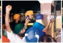 ਸੂਬਾ ਭਾਜਪਾ ਬੁਲਾਰੇ ਦੀ ਕੋਠੀ ਦੇ ਬਾਹਰ ਸ਼ਾਮ 6 ਵਜੇ ਧਰਨਾ, 8 ਵਜੇ ਬਿਜਲੀ ਕੱਟੀ ਤੇ ਦੇਰ ਰਾਤ ਕੰਧਾਂ ‘ਤੇ ਸੁੱਟਿਆ ਗੋਬਰ, ਵੇਖੋ Video