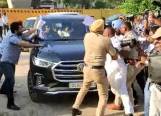 ਲੁਧਿਆਣਾ ‘ਚ ਕੇਜਰੀਵਾਲ ਦਾ ਭਾਰੀ ਵਿਰੋਧ, ਹੋਟਲ ਦੇ ਬਾਹਰ ਨੌਜਵਾਨਾਂ ਨੇ ਕੀਤਾ ਪ੍ਰਦਰਸ਼ਨ, ਪੁਲਿਸ ਨਾਲ ਧੱਕਾ-ਮੁੱਕੀ