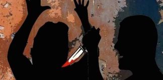 ਨਸ਼ੇ ਦੀ ਹਾਲਤ ‘ਚ ਪੁੱਤ ਨੇ ਕੀਤਾ ਮਾਂ ਦਾ ਕਤਲ, ਖੁਦ ਵੀ ਮਾਰੀ ਛੱਤ ਤੋਂ ਛਾਲ, ਫਸਿਆ ਕੰਡਿਆਲੀ ਤਾਰ ‘ਚ