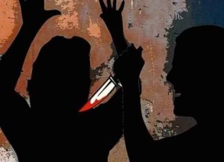 ਨਸ਼ੇ ਦੀ ਹਾਲਤ ‘ਚ ਪੁੱਤ ਨੇ ਕੀਤਾ ਮਾਂ ਦਾ ਕਤਲ, ਖੁਦ ਵੀ ਮਾਰੀ ਛੱਤ ਤੋਂ ਛਾਲ, ਫਸਿਆ ਕੰਡਿਆਲੀ ਤਾਰ ‘ਚ