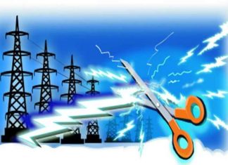 ਪੰਜਾਬ ਸਰਕਾਰ ਦੇ ਹੁਕਮਾਂ ਦੇ ਬਾਵਜੂਦ JE ਦੇ ਕਹਿਣ ‘ਤੇ ਕੱਟੇ 12 ਬਿਜਲੀ ਕੁਨੈਕਸ਼ਨ, ਗਰੀਬ ਲੋਕ ਹਨੇਰੇ ‘ਚ ਰਹਿਣ ਲਈ ਮਜਬੂਰ