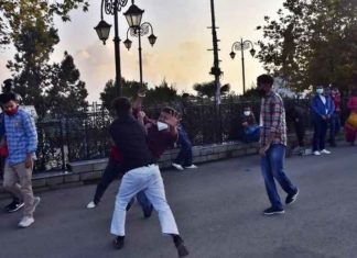 Girlfriend ਦਾ ਜਨਮਦਿਨ ਮਨਾਉਂਦੇ ਸਮੇਂ ਹੋਇਆ ਝਗੜਾ, ਨੌਜਵਾਨਾਂ ‘ਚ ਹੋਈ ਜੰਮ ਕੇ ਲੜਾਈ