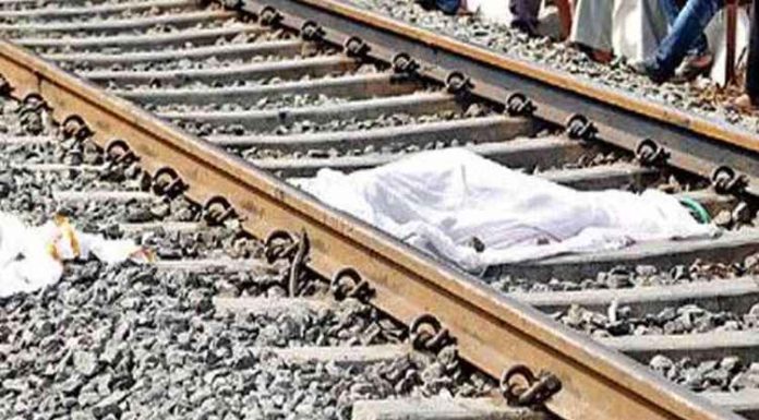 ਦੋਸਤ ਨੇ ਦਿੱਤਾ ਧੋਖਾ ਤਾਂ ਟ੍ਰੇਨ ਅੱਗੇ ਆ ਕੇ ਦਿੱਤੀ ਜਾਨ, ਕਿਸ਼ਤਾਂ ‘ਤੇ ਲਏ ਕੈਂਟਰ ‘ਚ ਸ਼ਰਾਬ ਸਪਲਾਈ ਕਰਦੇ ਫੜਿਆ ਗਿਆ ਸੀ ਦੋਸਤ