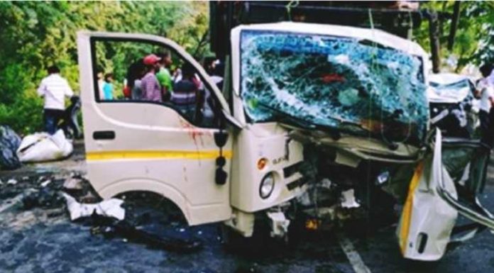 ਕਾਰ-ਟੈਂਪੂ ਦੀ ਟੱਕਰ ‘ਚ 4 ਮਜ਼ਦੂਰਾਂ ਦੀ ਮੌਤ, ਇਕ ਦਰਜਨ ਜ਼ਖਮੀ