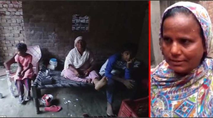 ਘਰ ਦੀਆਂ ਛੱਤਾਂ ਟੁੱਟਣ ਕਰਕੇ ਮੀਂਹ ਦੇ ਦਿਨਾਂ ‘ਚ ਬਾਥਰੂਮ ‘ਚ ਰੋਟੀਆਂ ਪਕਾਉਣ ਲਈ ਮਜਬੂਰ ਹੈ ਇਹ ਮਹਿਲਾ