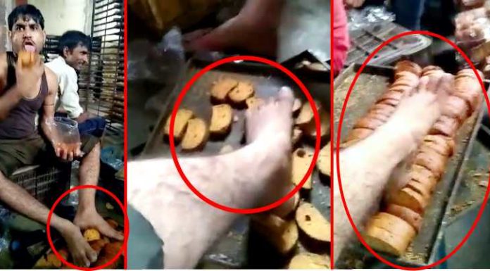 Video ਦੇਖ ਉਡ ਜਾਣਗੇ ਹੋਸ਼, ਛੱਡ ਦਿਓਗੇ ਖਾਣੇ ਰਸ, ਕਰਮਚਾਰੀ ਨੇ ਕੀਤੀ ਘਿਨੌਣੀ ਹਰਕਤ