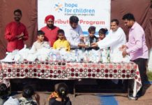 BELIEVERS EASTERN CHURCH ਤੇ Hope for Children Society ਨੇ ਬੱਚਿਆਂ ਨੂੰ ਵੰਡੀਆਂ ਹਾਈਜੀਨ ਤੇ ਸੈਨੇਟਾਈਜ਼ਰ ਕਿੱਟਾਂ