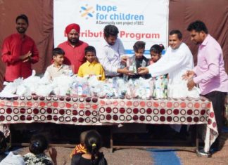 BELIEVERS EASTERN CHURCH ਤੇ Hope for Children Society ਨੇ ਬੱਚਿਆਂ ਨੂੰ ਵੰਡੀਆਂ ਹਾਈਜੀਨ ਤੇ ਸੈਨੇਟਾਈਜ਼ਰ ਕਿੱਟਾਂ