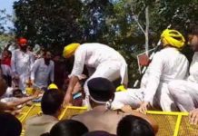 ਲਖੀਮਪੁਰ ਕਾਂਡ ਦੇ ਵਿਰੋਧ ਵਿੱਚ ਰਾਜ ਭਵਨ ਵੱਲ ਮਾਰਚ ਕਰਨ ਜਾ ਰਹੇ ‘ਆਪ’ ਵਰਕਰਾਂ ਨੂੰ ਪੁਲਿਸ ਨੇ ਰਾਹ ‘ਚ ਰੋਕਿਆ, ਕਈ ਆਗੂ ਲਏ ਹਿਰਾਸਤ ‘ਚ