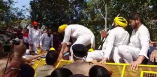 ਲਖੀਮਪੁਰ ਕਾਂਡ ਦੇ ਵਿਰੋਧ ਵਿੱਚ ਰਾਜ ਭਵਨ ਵੱਲ ਮਾਰਚ ਕਰਨ ਜਾ ਰਹੇ ‘ਆਪ’ ਵਰਕਰਾਂ ਨੂੰ ਪੁਲਿਸ ਨੇ ਰਾਹ ‘ਚ ਰੋਕਿਆ, ਕਈ ਆਗੂ ਲਏ ਹਿਰਾਸਤ ‘ਚ