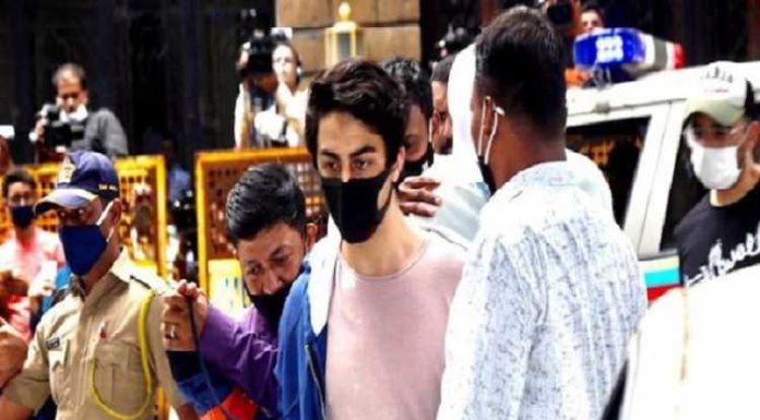 ਡਰੱਗਜ਼ ਮਾਮਲੇ ‘ਚ ਫਸੇ ਸ਼ਾਹਰੁਖ ਦੇ ਬੇਟੇ ਆਰੀਅਨ ਨੂੰ ਕੱਲ ਤੱਕ ਜ਼ਮਾਨਤ ਨਾ ਮਿਲੀ ਤਾਂ ਜੇਲ੍ਹ ‘ਚ ਹੀ ਮਨਾਏਗਾ ਦੀਵਾਲੀ