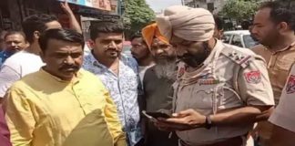 ਨੇਤਾ ਹੀ ਬਚ ਨਹੀਂ ਪਾ ਰਹੇ, ਆਮ ਲੋਕਾਂ ਦਾ ਕੀ ਬਣੇਗਾ! ਜਲੰਧਰ ‘ਚ BJP ਨੇਤਾ ਨਾਲ ਬਾਈਕ ਸਵਾਰ ਲੁਟੇਰਿਆਂ ਨੇ ਕੀਤੀ ਖਿੱਚ-ਧੂਹ, ਮੋਬਾਇਲ ਖੋ ਕੇ ਫਰਾਰ