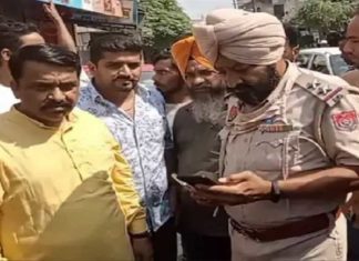 ਨੇਤਾ ਹੀ ਬਚ ਨਹੀਂ ਪਾ ਰਹੇ, ਆਮ ਲੋਕਾਂ ਦਾ ਕੀ ਬਣੇਗਾ! ਜਲੰਧਰ ‘ਚ BJP ਨੇਤਾ ਨਾਲ ਬਾਈਕ ਸਵਾਰ ਲੁਟੇਰਿਆਂ ਨੇ ਕੀਤੀ ਖਿੱਚ-ਧੂਹ, ਮੋਬਾਇਲ ਖੋ ਕੇ ਫਰਾਰ