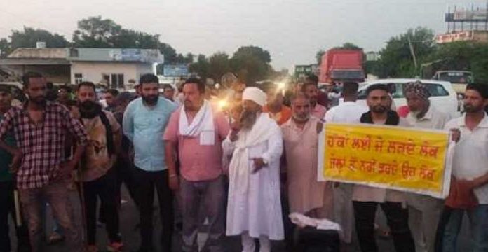 ਮਾਮਲਾ ਪਿੰਡ ਬੱਲਾਂ ‘ਚ ਸੀਵਰੇਜ ਦੇ ਗੰਦੇ ਪਾਣੀ ਦੀ ਨਿਕਾਸੀ ਦਾ, ਲੋਕਾਂ ਨੇ ਪ੍ਰਦਰਸ਼ਨ ਕਰਦਿਆਂ ਹਾਈਵੇ ਕੀਤਾ ਜਾਮ